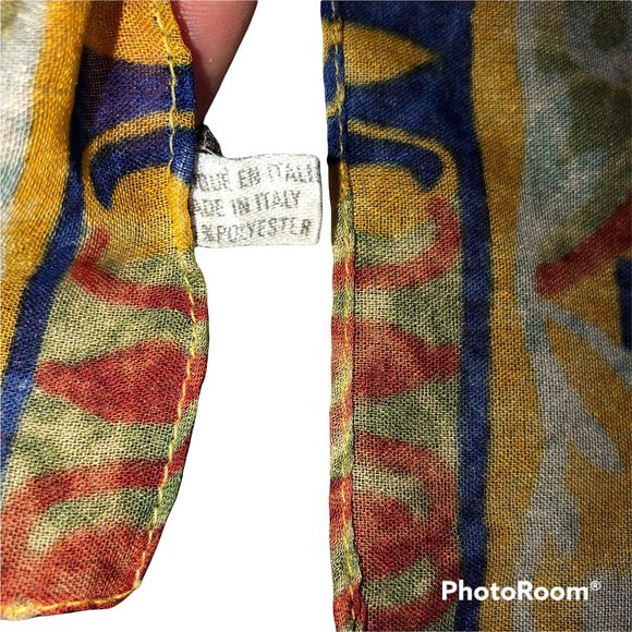 Vintage Italian lovely rich graphic print hand rolled hand sewn - Picture 2 of 4